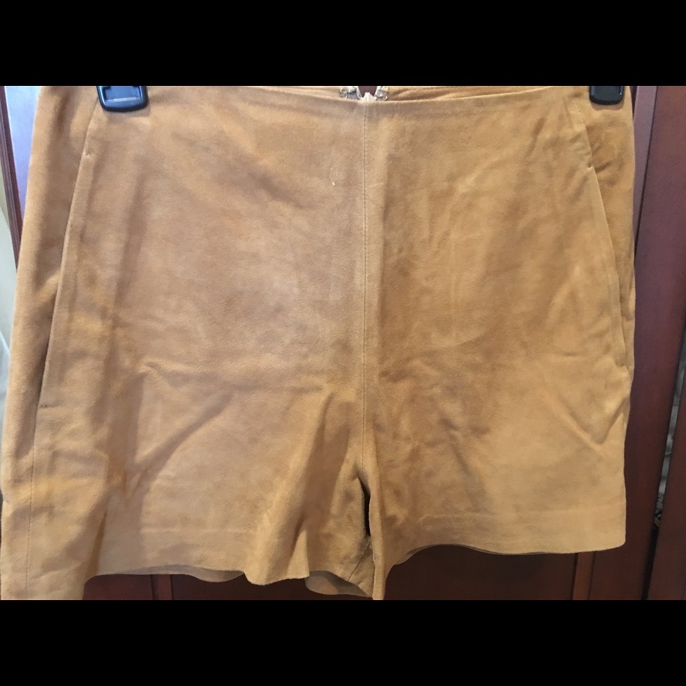 Mango 100% Suede Caramel color shorts Size 6
